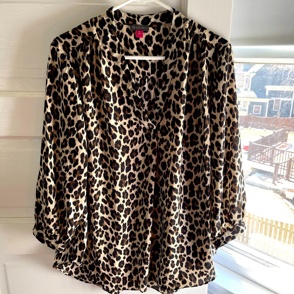 Vince Camuto V-Neck Leopard print Blouse